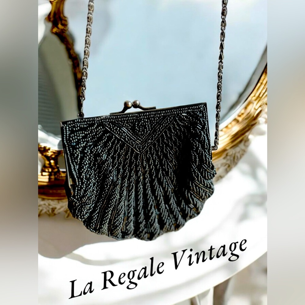 La Regale vintage black hand beaded shell purse